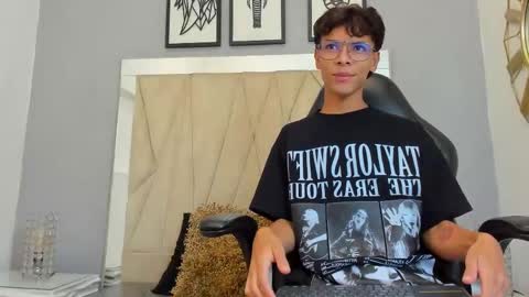 Adams Bobby online show from November 2, 11:23 am