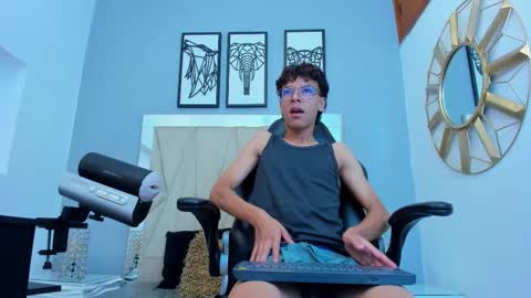 Adams Bobby online show from November 6, 1:01 pm