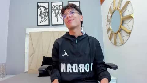 Adams Bobby online show from December 17, 11:38 am