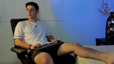Snapshot of adan_rivas chatting on December 20, 4:31 am adan online show from December 20, 4:31 am