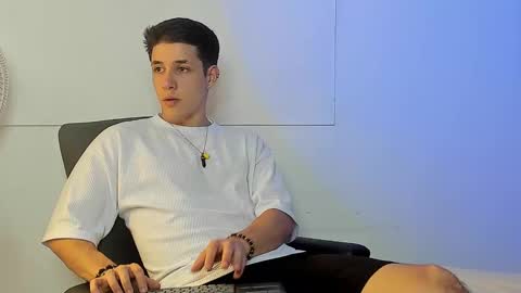 Snapshot of adan_rivas chatting on December 26, 10:20 pm adan online show from December 26, 10:20 pm