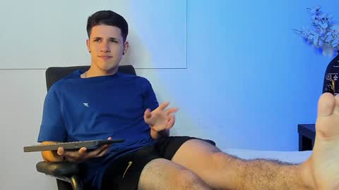 Snapshot of adan_rivas chatting on January 10, 1:21 am adan online show from January 10, 1:21 am