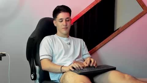 Snapshot of adan_rivas chatting on March 11, 4:21 am adan online show from March 11, 4:21 am