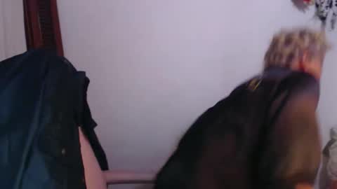 Snapshot of adan_romanoff chatting on February 27, 8:14 am adan_romanoff online show from February 27, 8:14 am