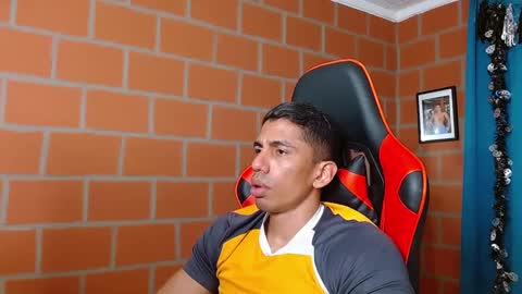 Adan Sin online show from December 19, 11:03 pm