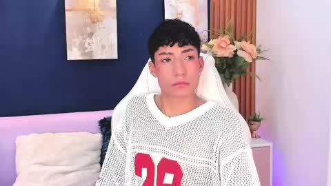 Snapshot of adann_scott chatting on June 3, 12:52 pm Adan online show from June 3, 12:52 pm