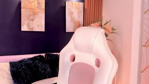 Snapshot of adann_scott chatting on June 6, 12:43 pm Adan online show from June 6, 12:43 pm