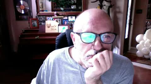 add_me_2 online show from June 11, 7:01 pm