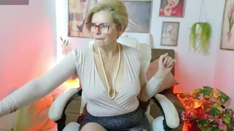 adeellee online show from November 30, 1:26 pm