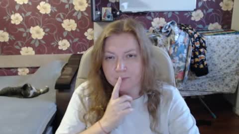 Adel online show from July 15, 5:18 pm