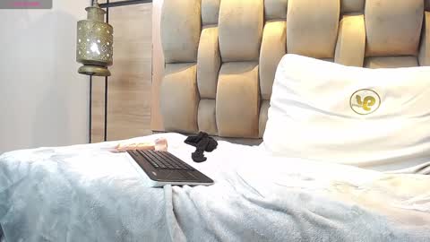 adela chase online show from January 6, 5:41 am