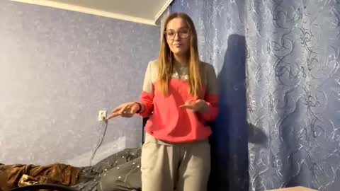 Emma online show from October 8, 2:25 pm