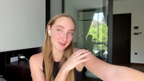 Snapshot of adelasonkin chatting on July 30, 7:51 am Elizabeth online show from July 30, 7:51 am