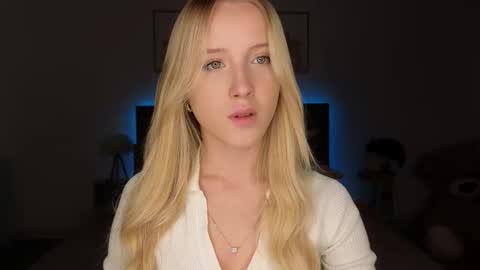 Snapshot of adele_armas chatting on March 26, 9:20 pm Adele online show from March 26, 9:20 pm