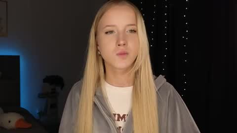 Snapshot of adele_armas chatting on April 11, 8:46 pm Adele online show from April 11, 8:46 pm