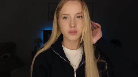 Snapshot of adele_armas chatting on April 17, 8:45 pm Adele online show from April 17, 8:45 pm