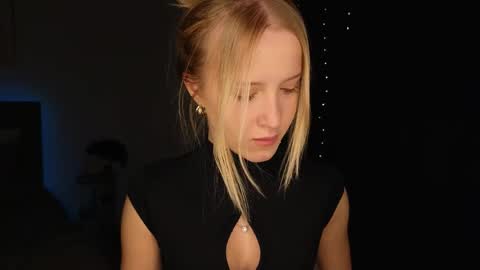 Snapshot of adele_armas chatting on April 18, 9:04 pm Adele online show from April 18, 9:04 pm