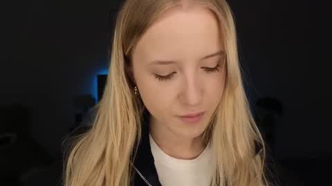 Snapshot of adele_armas chatting on April 19, 8:44 pm Adele online show from April 19, 8:44 pm
