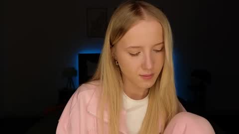 Snapshot of adele_armas chatting on April 24, 9:39 pm Adele online show from April 24, 9:39 pm