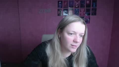 Snapshot of adele_missu chatting on December 4, 7:33 pm Adele online show from December 4, 7:33 pm