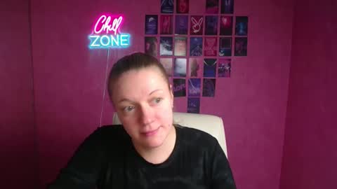 Snapshot of adele_missu chatting on December 5, 6:48 pm Adele online show from December 5, 6:48 pm