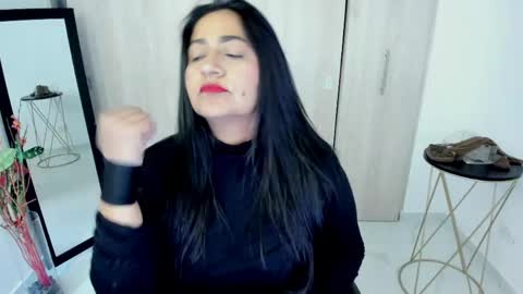Snapshot of adele_sweett chatting on May 22, 11:38 am Carolina online show from May 22, 11:38 am