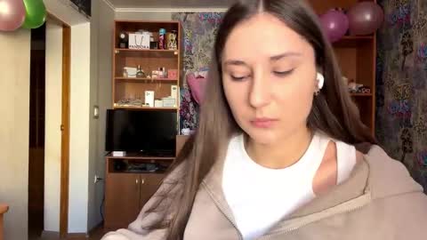 Snapshot of adeleapel chatting on February 20, 8:05 am Poly online show from February 20, 8:05 am