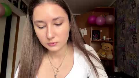 Snapshot of adeleapel chatting on March 4, 9:04 am Poly online show from March 4, 9:04 am