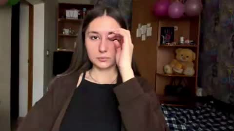 Snapshot of adeleapel chatting on March 6, 9:06 am Poly online show from March 6, 9:06 am