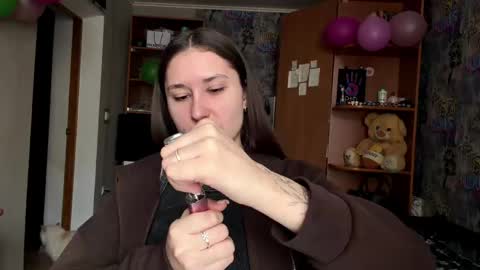 Snapshot of adeleapel chatting on March 18, 9:12 am Poly online show from March 18, 9:12 am