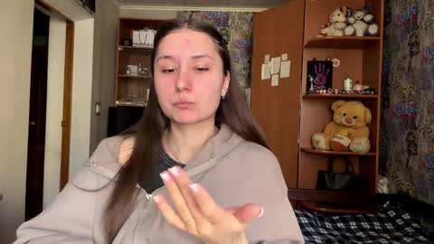 Snapshot of adeleapel chatting on March 25, 9:15 am Poly online show from March 25, 9:15 am