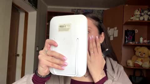 Snapshot of adeleapel chatting on March 26, 7:25 am Poly online show from March 26, 7:25 am