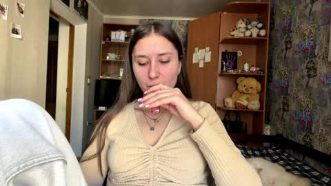 Snapshot of adeleapel chatting on March 27, 9:32 am Poly online show from March 27, 9:32 am