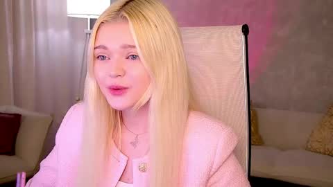 Snapshot of adelecartier chatting on April 18, 1:53 am Adele 2200 -700 1000 UTCGMT 100 online show from April 18, 1:53 am