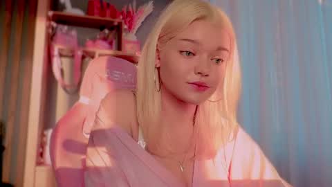 Snapshot of adelecartier chatting on June 11, 1:05 am Adele 2200 -700 1000 UTCGMT 100 online show from June 11, 1:05 am