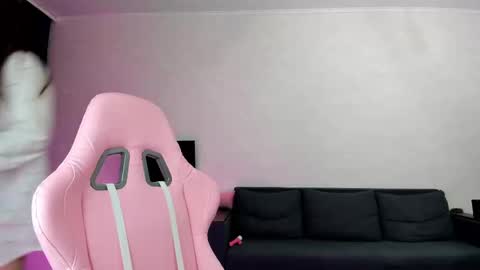 Adele online show from February 24, 1:02 am