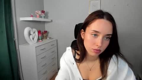 Snapshot of adelesolo chatting on March 11, 7:03 am Adele online show from March 11, 7:03 am