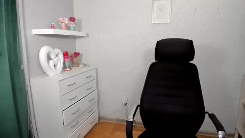 Snapshot of adelesolo chatting on March 12, 6:52 am Adele online show from March 12, 6:52 am