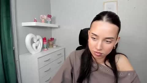 Snapshot of adelesolo chatting on March 25, 6:30 am Adele online show from March 25, 6:30 am