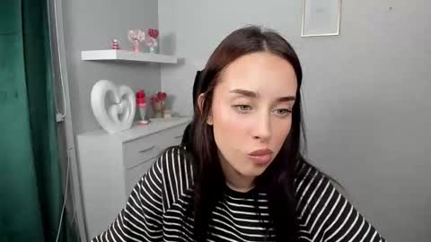 Snapshot of adelesolo chatting on April 1, 5:30 am Adele online show from April 1, 5:30 am