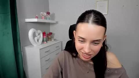 Snapshot of adelesolo chatting on April 3, 5:38 am Adele online show from April 3, 5:38 am