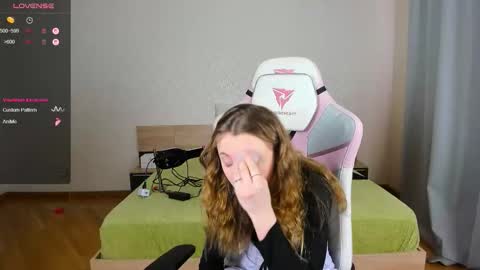 Snapshot of adelina_cowell chatting on November 7, 8:14 am Adelina online show from November 7, 8:14 am