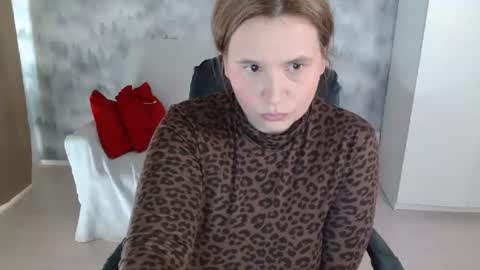 Snapshot of adelinalawson chatting on April 17, 8:39 am adelinalawson online show from April 17, 8:39 am