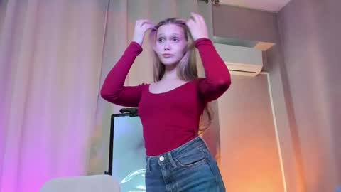 adelinecrash online show from April 23, 8:24 am