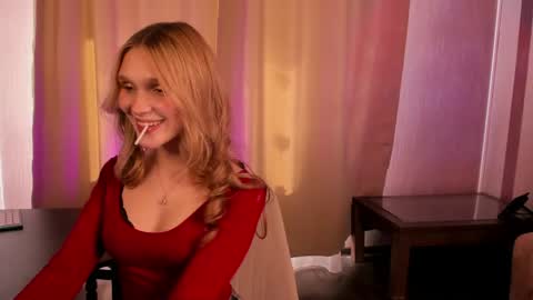 adelinecrash online show from April 25, 4:48 am