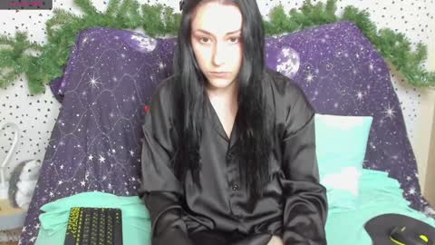 Adel online show from December 13, 1:01 pm