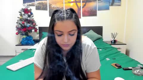 Adellineee online show from December 30, 12:54 am