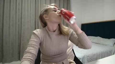 Adellyn online show from March 27, 8:30 pm