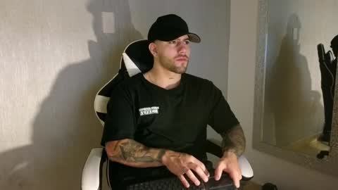 Snapshot of ades_lowe chatting on September 27, 11:59 am Ades online show from September 27, 11:59 am