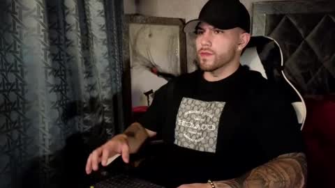 Snapshot of ades_lowe chatting on October 12, 3:38 am Ades online show from October 12, 3:38 am